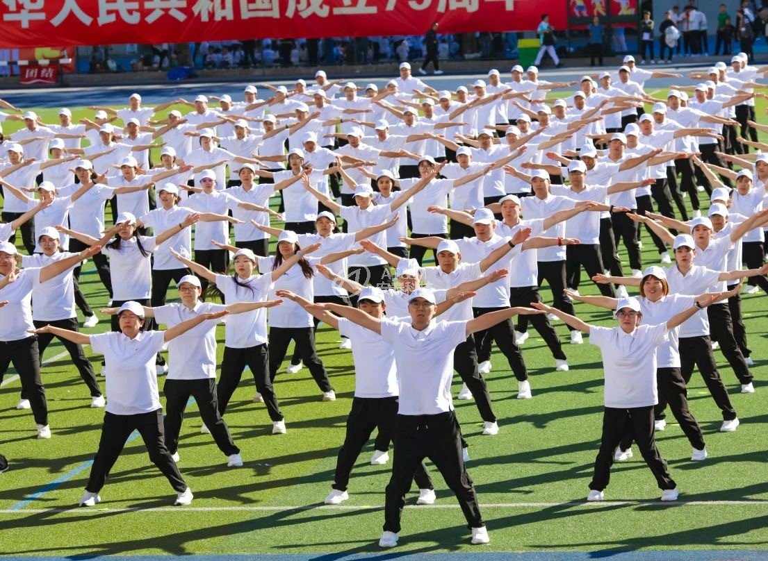 圖3 青春舞動展風(fēng)采 團(tuán)隊(duì)凝心譜華章.jpg